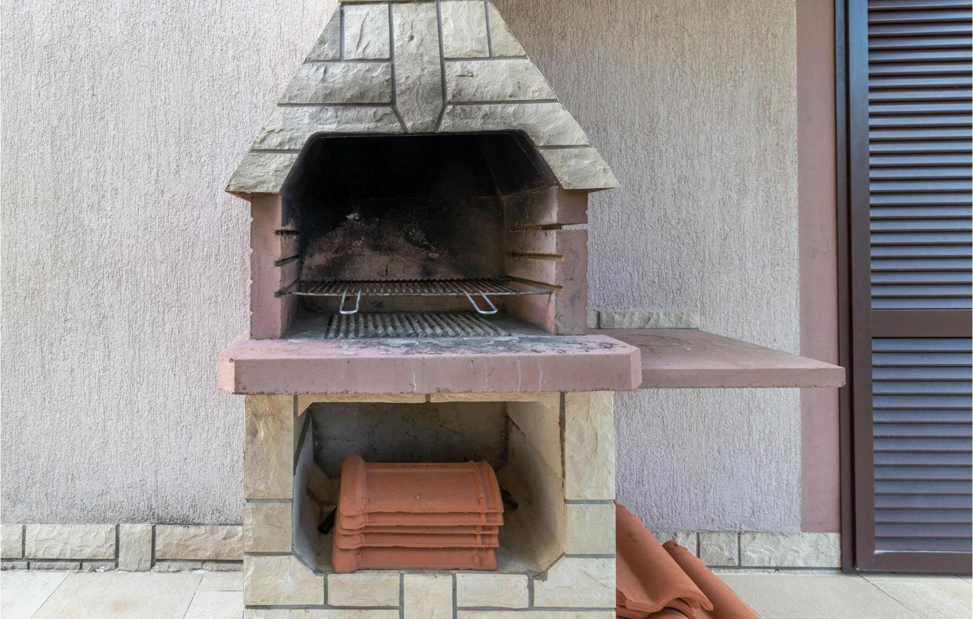 1 Bedroom Cozy Apartment In Jadranovo Exterior photo